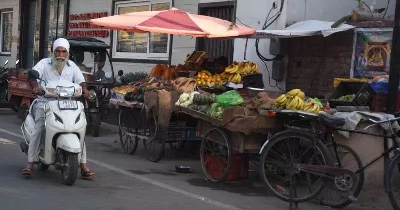 Ludhiana: सड़क विक्रेताओं के लिए स्वच्छता नियमों का सख्ती से पालन सुनिश्चित किया जाए Ludhiana: सड़क विक्रेताओं के लिए स्वच्छता नियमों का सख्ती से पालन सुनिश्चित किया जाए