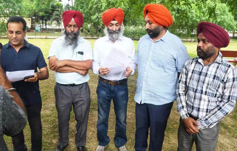 प्रदूषणकारी रंगाई उद्योग को ‘बचाने’ के लिए समिति ने PPCB की आलोचना की प्रदूषणकारी रंगाई उद्योग को ‘बचाने’ के लिए समिति ने PPCB की आलोचना की