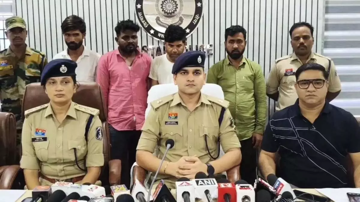 साइबर ठगों का आतंक: 4500 से ज्यादा मामले, 5.5 करोड़ की ठगी, गिरोह गिरफ्तार साइबर ठगों का आतंक: 4500 से ज्यादा मामले, 5.5 करोड़ की ठगी, गिरोह गिरफ्तार