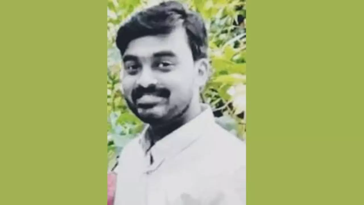 Gorakhpur: डॉक्टर की मौत पर गोरखपुर मेडिकल कॉलेज में मचा हड़कंप Gorakhpur: डॉक्टर की मौत पर गोरखपुर मेडिकल कॉलेज में मचा हड़कंप