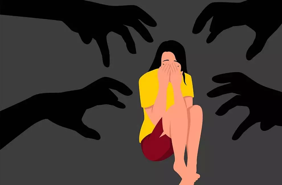 नाबालिग लड़की को ब्लैकमेल कर दिन-प्रतिदिन बलात्कार का आरोप नाबालिग लड़की को ब्लैकमेल कर दिन-प्रतिदिन बलात्कार का आरोप