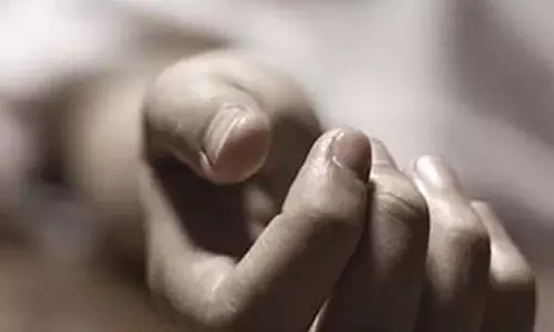चावल बेचते भाई ने पकड़ा तो छोटी बहन ने की खुदकुशी चावल बेचते भाई ने पकड़ा तो छोटी बहन ने की खुदकुशी