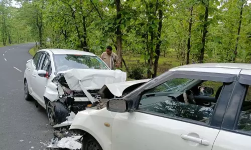 MP News: दो कारों की जोरदार टक्कर, रिटायर्ड डीएसपी की मौत, चार लोग घायल