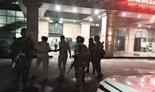 Jharkhand: बड़ा हादसा, पांच मंजिला इमारत से गिरा एमबीबीएस छात्र Jharkhand: बड़ा हादसा, पांच मंजिला इमारत से गिरा एमबीबीएस छात्र
