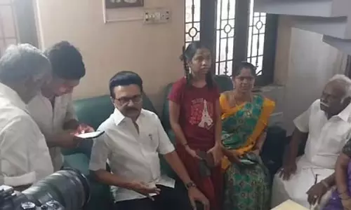 तमिलनाडु में एकजुटता: मुख्यमंत्री घर-घर जाकर प्रचार कर रहे हैं तमिलनाडु में एकजुटता: मुख्यमंत्री घर-घर जाकर प्रचार कर रहे हैं