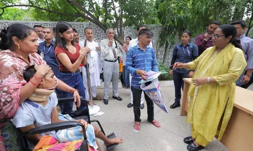 मुख्यमंत्री रेखा ने जन सेवा सदन में जन सुनवाई फिर से शुरू की मुख्यमंत्री रेखा ने जन सेवा सदन में जन सुनवाई फिर से शुरू की