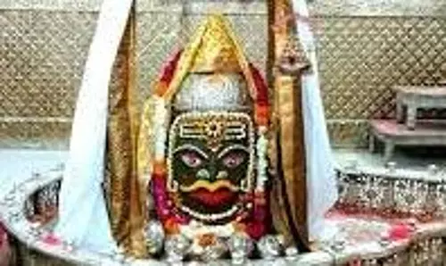 Ujjain: महाकालेश्वर मंदिर में अब श्रद्धालुओं के लिए विशेष दर्शन व्यवस्था Ujjain: महाकालेश्वर मंदिर में अब श्रद्धालुओं के लिए विशेष दर्शन व्यवस्था