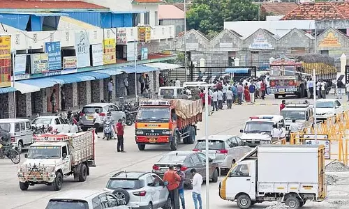 प्लास्टिक बैग की बिक्री: 16 दुकानों पर जुर्माना