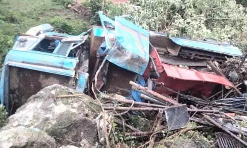 कवर्धा में 4 लोगों की मौत, बोरवेल गाड़ी क्षतिग्रस्त