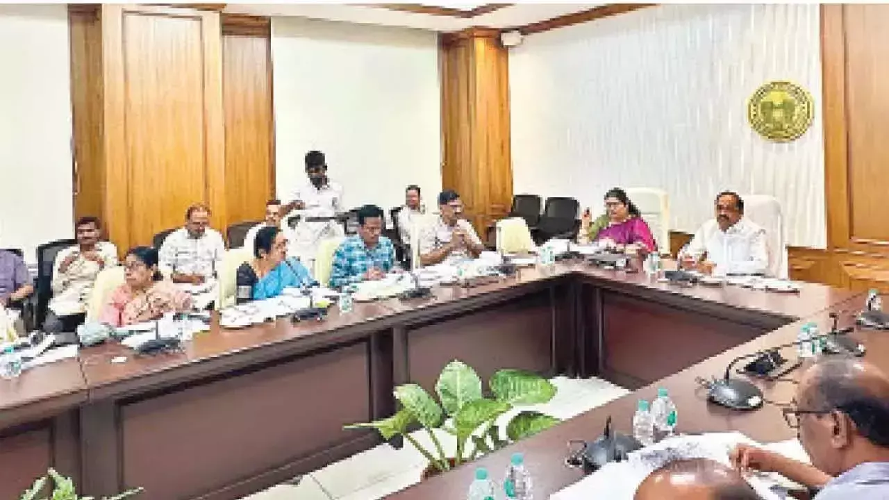Telangana: तुम्माला ने अधिकारियों को कपड़ा ऑर्डर बुकिंग में तेजी लाने का निर्देश दिया Telangana: तुम्माला ने अधिकारियों को कपड़ा ऑर्डर बुकिंग में तेजी लाने का निर्देश दिया