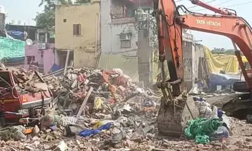 तीन मंजिला इमारत ढही, एक की मौत