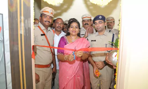 आंध्र के गृह मंत्री ने CCTV नियंत्रण कक्ष का उद्घाटन किया