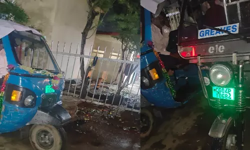 ई-रिक्शा चालक खुलेआम बेच रहे नशे का सामान!