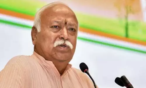 RSS प्रमुख मोहन भागवत ने 75 साल की उम्र के बाद पद छोड़ने का सुझाव दिया, विपक्ष बोला- यह PM मोदी को संदेश RSS प्रमुख मोहन भागवत ने 75 साल की उम्र के बाद पद छोड़ने का सुझाव दिया, विपक्ष बोला- यह PM मोदी को संदेश