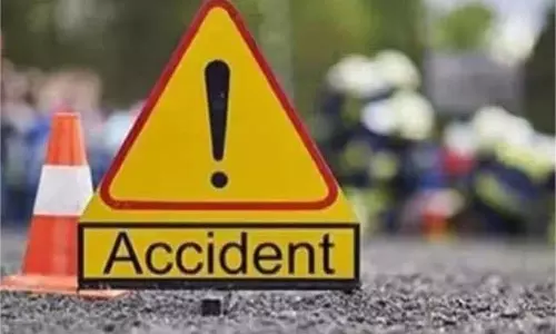 Navi Mumbai: सड़क दुर्घटना में बाइक सवार की मौत, आठ घायल Navi Mumbai: सड़क दुर्घटना में बाइक सवार की मौत, आठ घायल