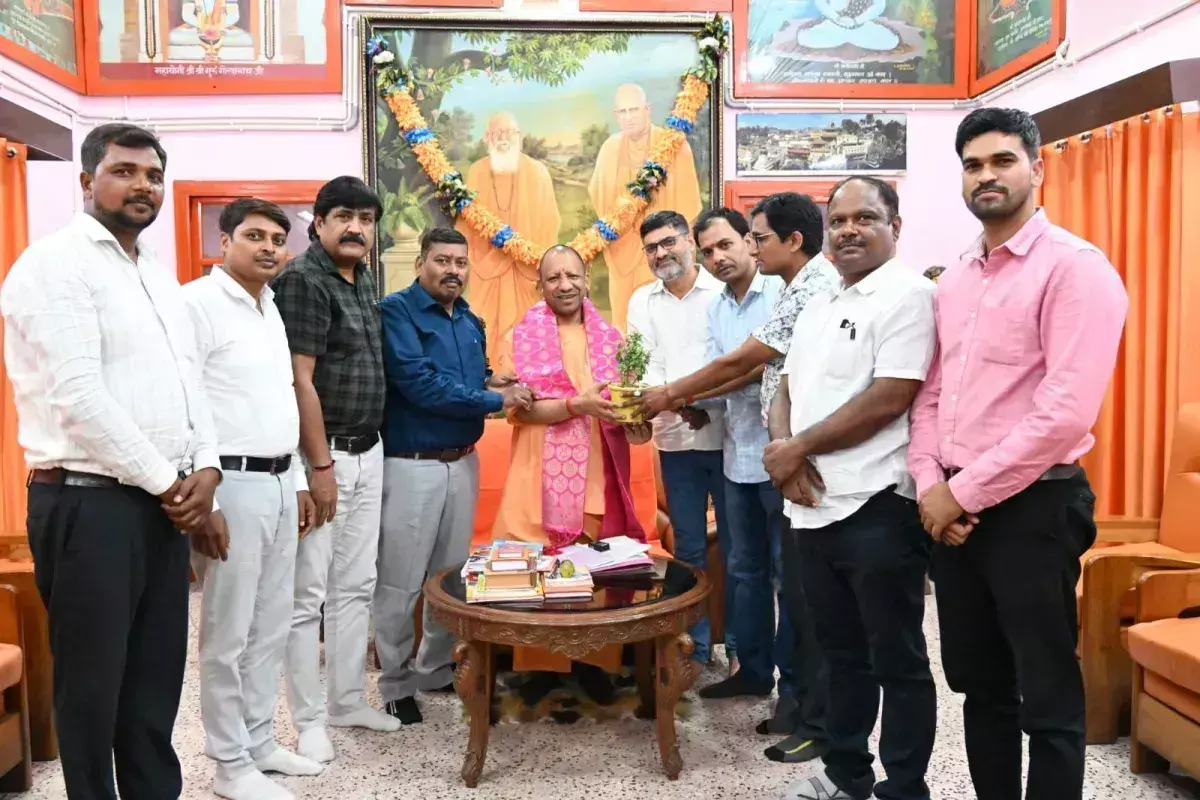 Gorakhpur: प्रेस क्लब कार्यकारिणी ने मुख्यमंत्री योगी से की भेंट Gorakhpur: प्रेस क्लब कार्यकारिणी ने मुख्यमंत्री योगी से की भेंट