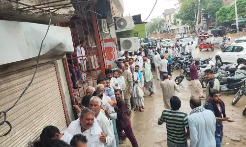 उर्वरक की कमी के बीच सिरसा के किसानों के लिए कितनी परेशानी उर्वरक की कमी के बीच सिरसा के किसानों के लिए कितनी परेशानी