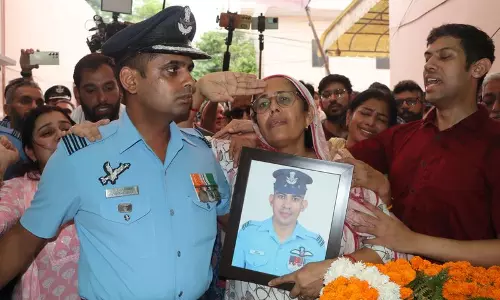 चुरू जेट दुर्घटना में शहीद हुए पायलटों में रोहतक के स्क्वाड्रन लीडर भी शामिल चुरू जेट दुर्घटना में शहीद हुए पायलटों में रोहतक के स्क्वाड्रन लीडर भी शामिल