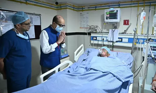 राज्यपाल रमेन डेका ने घायल CRPF जवानों का हाल जाना