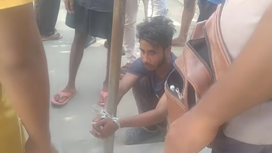 Assam : ऑरस मॉल के पास नर्स के साथ अश्लील हरकत करते हुए पकड़ा Assam : ऑरस मॉल के पास नर्स के साथ अश्लील हरकत करते हुए पकड़ा