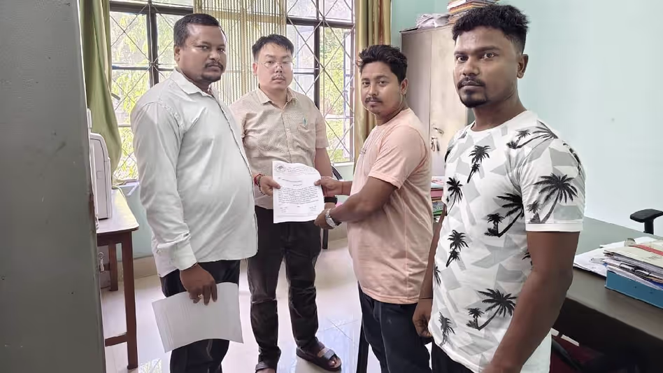 Assam : छात्र संगठन ने लेडो में अवैध रूप से चल रहे Assam : छात्र संगठन ने लेडो में अवैध रूप से चल रहे