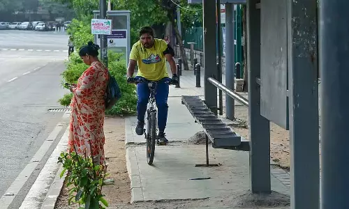 साइकिल पथ की अव्यवस्था: साइकिल सवार परेशान साइकिल पथ की अव्यवस्था: साइकिल सवार परेशान