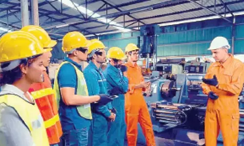 समग्र स्वास्थ्य और जनसंख्या स्थिरता को बढ़ावा देने में इंजीनियरिंग प्रशिक्षण