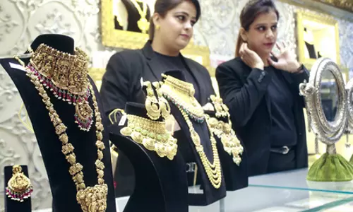इंटरनेशनल मार्केट्स में गोल्ड कंसोलिडेशन फेस में, आगे आ सकती है तेजी : रिपोर्ट