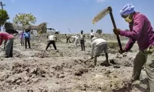 Kamalganj: फोटोबाज़ी का खेल, मनरेगा में फर्जीवाड़ा उजागर Kamalganj: फोटोबाज़ी का खेल, मनरेगा में फर्जीवाड़ा उजागर
