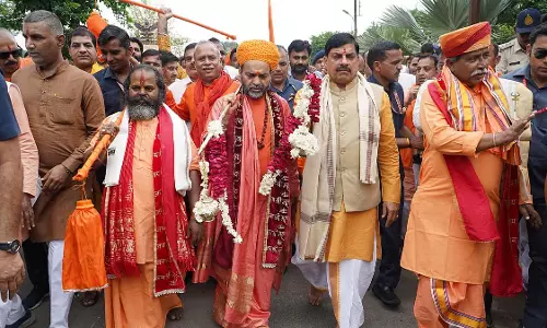 उज्जैन के महाकाल मंदिर में विशेष भस्म आरती; MP के CM कावड़ लेकर चलते हैं उज्जैन के महाकाल मंदिर में विशेष भस्म आरती; MP के CM कावड़ लेकर चलते हैं