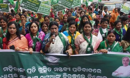बीजद की महिलाएं सड़कों पर उतरीं, खटुआ की गिरफ्तारी की मांग की