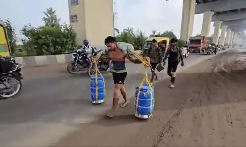 Meerut हत्याकांड के पीड़ित सौरभ राजपूत की आत्मा की मुक्ति के लिए किशोर नीले ढोल वाली कांवड़ लेकर निकला