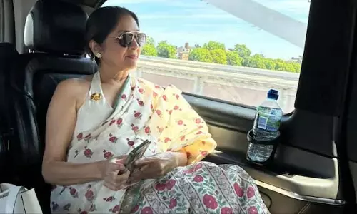 Neena Gupta : व्हाइट फ्लोरल साड़ी बनी विंबलडन का स्टाइल स्टेटमेंट