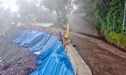 बारिश से हुए नुकसान के बाद Dharamsala-Mcleodganj सड़क 6 फीट तक संकरी हो गई