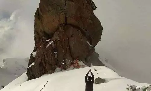 Shrikhand महादेव यात्रा पर श्रद्धालुओं का पहला जत्था रवाना