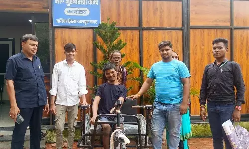 दिव्यांग दीपेश्वर को मिला तत्काल ट्राई सायकल, अब जिंदगी होगी आसान दिव्यांग दीपेश्वर को मिला तत्काल ट्राई सायकल, अब जिंदगी होगी आसान