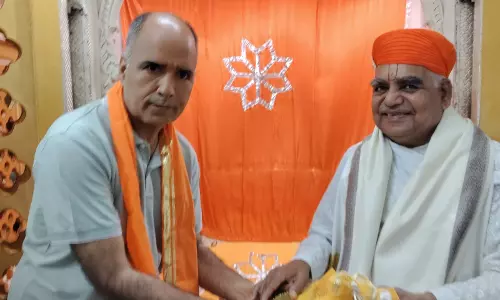 Jaipur : नाथद्वारा में संतों का सम्मान, मंत्री चौधरी ने निभाई परंपरा Jaipur : नाथद्वारा में संतों का सम्मान, मंत्री चौधरी ने निभाई परंपरा