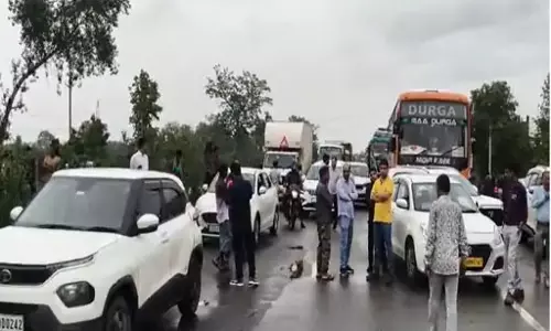 बिजली गुल से परेशान ग्रामीणों ने किया चक्काजाम, नेशनल हाईवे में आवागमन बाधित