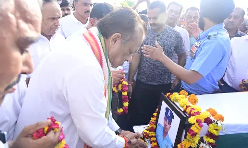 Jaipur : फ्लाइट लेफ्टिनेंट ऋषिराज को पशुपालन मंत्री ने दी विनम्र श्रद्धांजलि Jaipur : फ्लाइट लेफ्टिनेंट ऋषिराज को पशुपालन मंत्री ने दी विनम्र श्रद्धांजलि