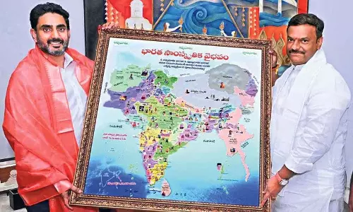 मानचित्र में Telangana को शामिल न करने से राजनीतिक तूफान खड़ा हो गया