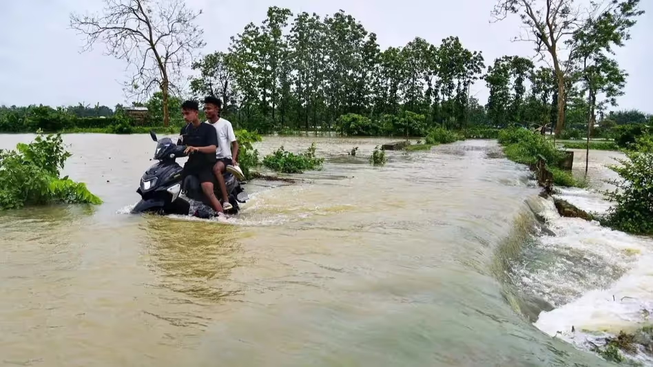 Assam : सीडब्ल्यूसी ने 20 नदी स्थलों पर बाढ़ का खतरा बताया Assam : सीडब्ल्यूसी ने 20 नदी स्थलों पर बाढ़ का खतरा बताया