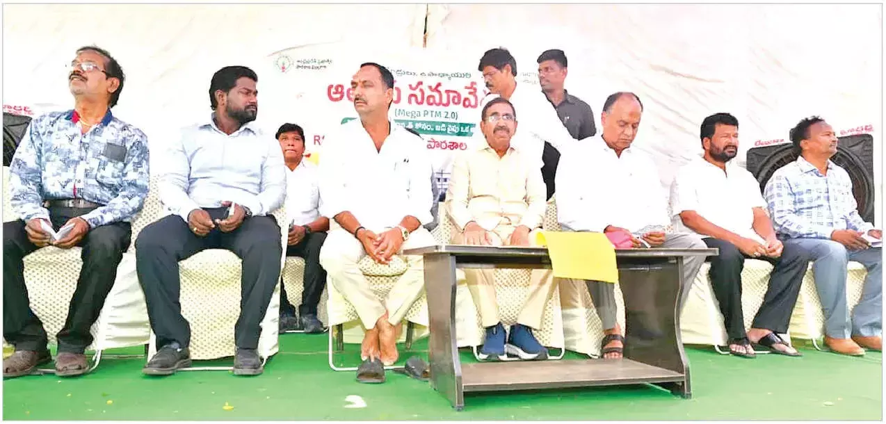 Andhra: रेल यात्री अब विशाखापत्तनम में होटल का लाभ उठा सकेंगे Andhra: रेल यात्री अब विशाखापत्तनम में होटल का लाभ उठा सकेंगे