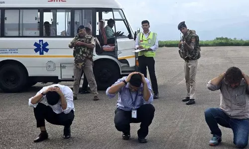 Kangra हवाई अड्डे की आपातकालीन प्रतिक्रिया टीम ने मॉक ड्रिल में अपनी क्षमता का प्रदर्शन किया Kangra हवाई अड्डे की आपातकालीन प्रतिक्रिया टीम ने मॉक ड्रिल में अपनी क्षमता का प्रदर्शन किया