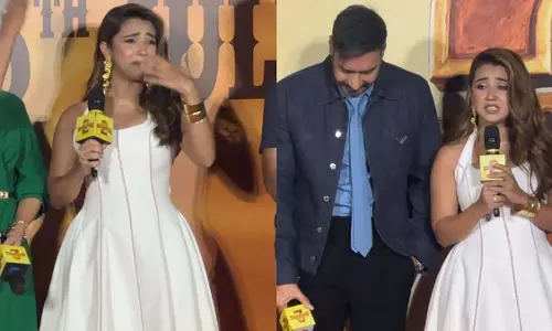 ‘सन ऑफ सरदार 2’ ट्रेलर लॉन्च पर रोशनी वालिया हुईं भावुक ‘सन ऑफ सरदार 2’ ट्रेलर लॉन्च पर रोशनी वालिया हुईं भावुक