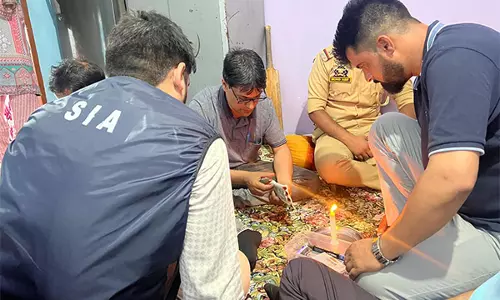 SIA ने तीन स्थानों पर छापेमारी की