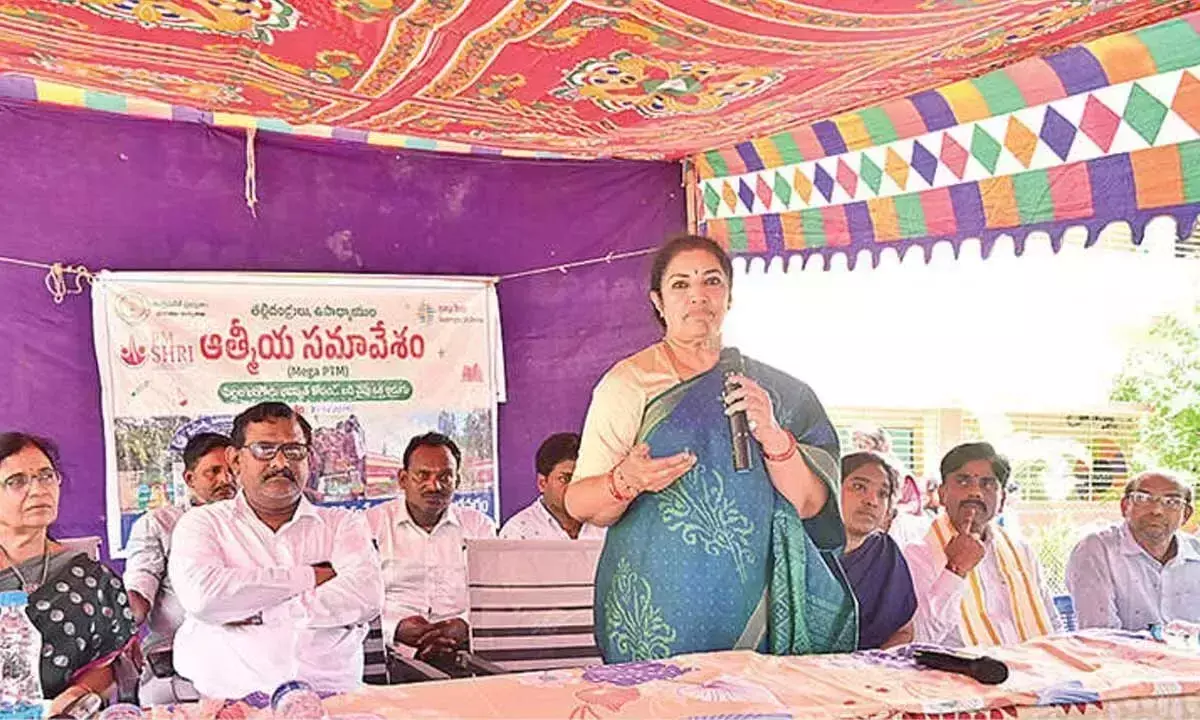 Andhra: छात्रों को नैतिक मूल्यों की शिक्षा देना समय की मांग: सांसद Andhra: छात्रों को नैतिक मूल्यों की शिक्षा देना समय की मांग: सांसद