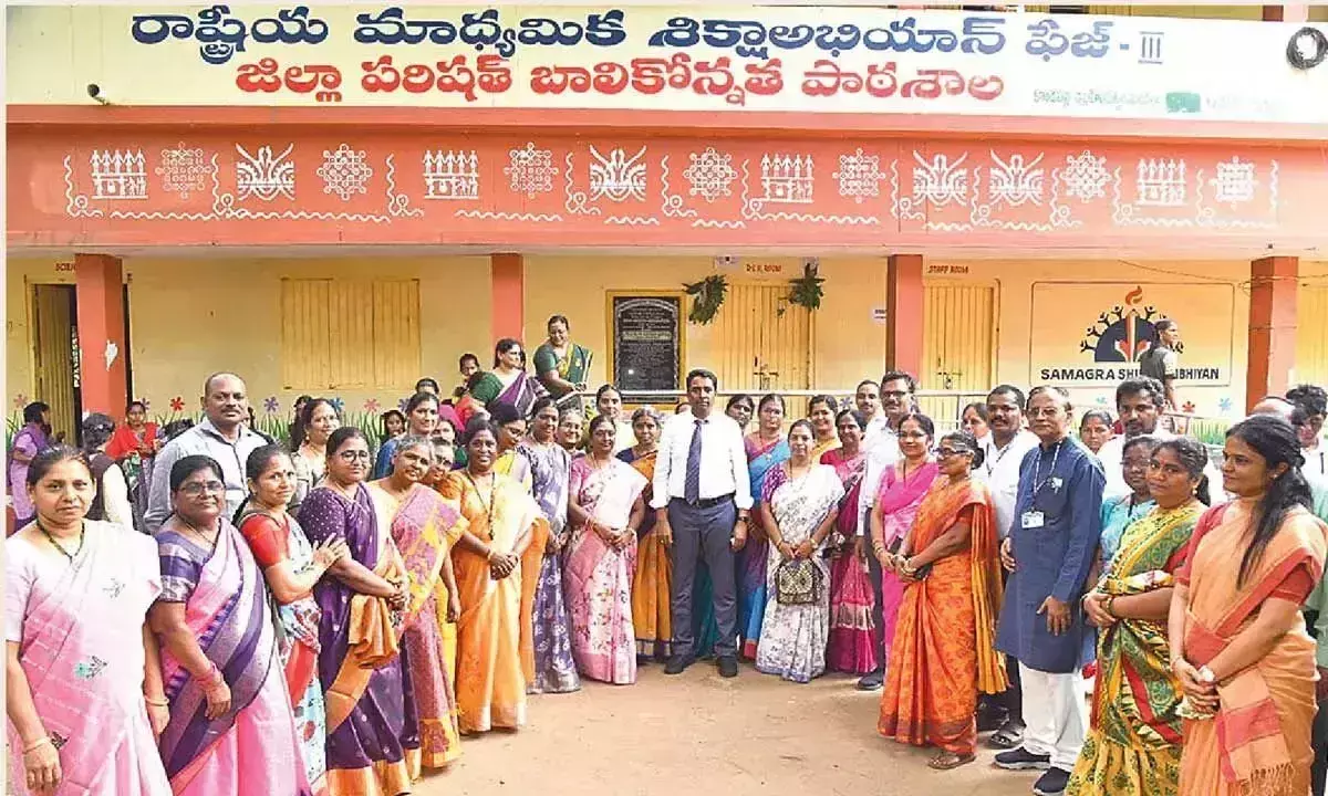 Andhra: छात्रों को स्कूलों में उपलब्ध सुविधाओं का लाभ उठाने के लिए कहा गया Andhra: छात्रों को स्कूलों में उपलब्ध सुविधाओं का लाभ उठाने के लिए कहा गया