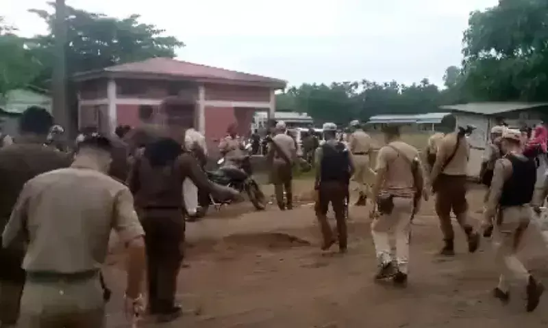 Assam: गोलपाड़ा में शांतिपूर्ण ढंग से हटे अतिक्रमणकारी
