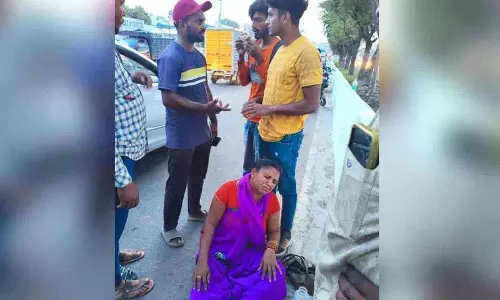सड़क पार करना नरक है.. लोग अक्सर दुर्घटनाओं का शिकार होते
