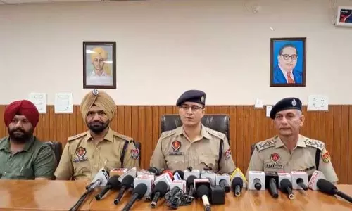 Tarn Taran में पिस्तौल के साथ हथियार तस्कर गिरफ्तार Tarn Taran में पिस्तौल के साथ हथियार तस्कर गिरफ्तार
